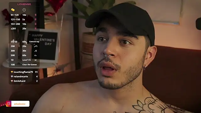 Snapshot of Arkaikomz chatting on 02-16-25, 01:25 Arkaikomz online show from 02-16-25, 01:25