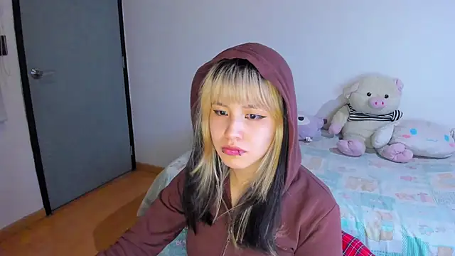 Snapshot of Akane-Mou chatting on 12-06-24, 04:25 Akane-Mou online show from 12-06-24, 04:25