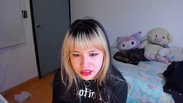 Snapshot of Akane-Mou chatting on 12-12-24, 02:26 Akane-Mou online show from 12-12-24, 02:26