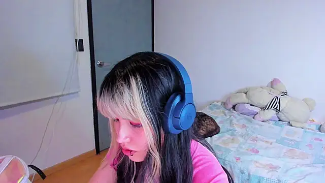 Snapshot of Akane-Mou chatting on 12-17-24, 07:07 Akane-Mou online show from 12-17-24, 07:07