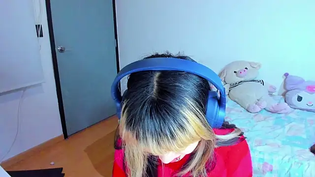 Snapshot of Akane-Mou chatting on 12-24-24, 12:55 Akane-Mou online show from 12-24-24, 12:55