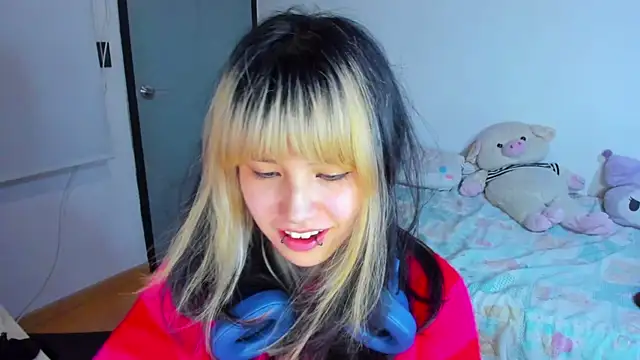 Snapshot of Akane-Mou chatting on 12-24-24, 04:00 Akane-Mou online show from 12-24-24, 04:00