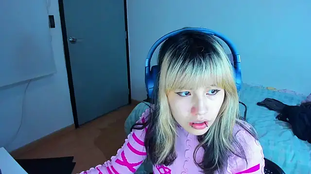 Snapshot of Akane-Mou chatting on 12-27-24, 05:42 Akane-Mou online show from 12-27-24, 05:42