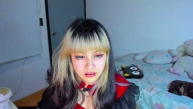 Snapshot of Akane-Mou chatting on 12-30-24, 12:54 Akane-Mou online show from 12-30-24, 12:54