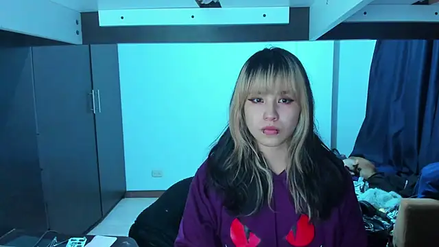 Snapshot of Akane-Mou chatting on 01-10-25, 06:31 Akane-Mou online show from 01-10-25, 06:31