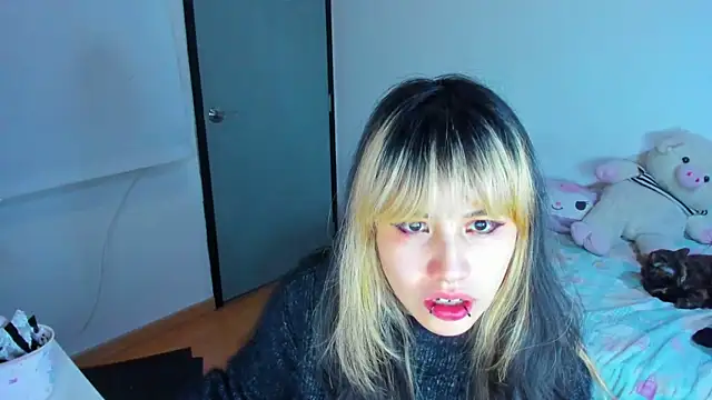 Snapshot of Akane-Mou chatting on 01-13-25, 09:19 Akane-Mou online show from 01-13-25, 09:19