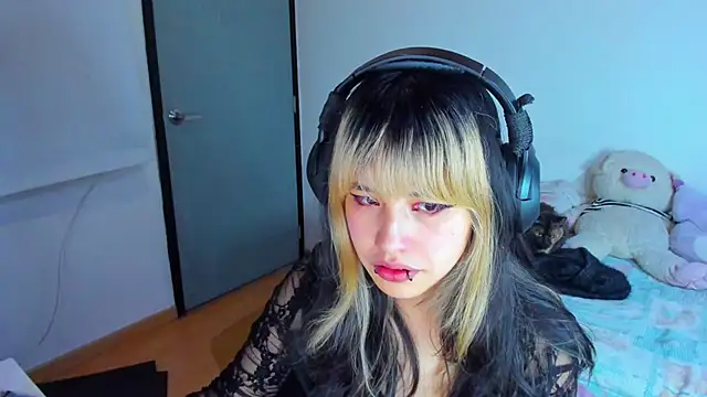 Snapshot of Akane-Mou chatting on 01-14-25, 08:52 Akane-Mou online show from 01-14-25, 08:52