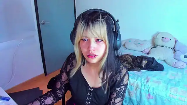 Snapshot of Akane-Mou chatting on 01-14-25, 11:53 Akane-Mou online show from 01-14-25, 11:53