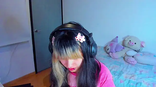 Snapshot of Akane-Mou chatting on 01-18-25, 04:59 Akane-Mou online show from 01-18-25, 04:59