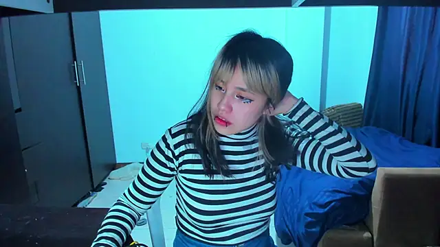 Snapshot of Akane-Mou chatting on 01-19-25, 11:34 Akane-Mou online show from 01-19-25, 11:34