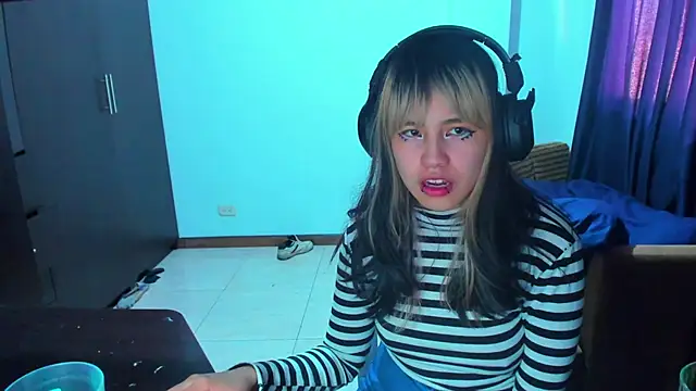 Snapshot of Akane-Mou chatting on 01-19-25, 02:38 Akane-Mou online show from 01-19-25, 02:38