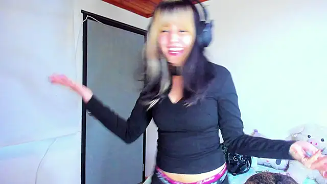 Snapshot of Akane-Mou chatting on 01-20-25, 11:35 Akane-Mou online show from 01-20-25, 11:35