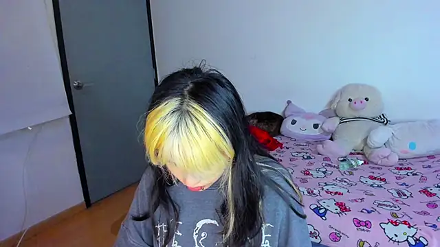 Snapshot of Akane-Mou chatting on 02-25-25, 08:25 Akane-Mou online show from 02-25-25, 08:25