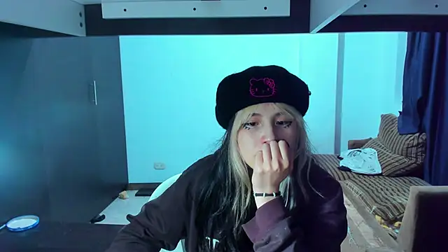 Snapshot of Akane-Mou chatting on 03-07-25, 10:24 Akane-Mou online show from 03-07-25, 10:24