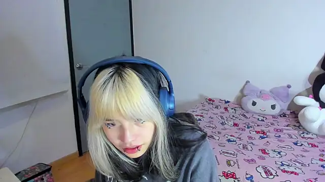 Snapshot of Akane-Mou chatting on 03-20-25, 08:31 Akane-Mou online show from 03-20-25, 08:31