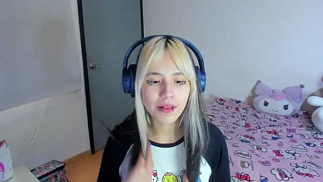 Snapshot of Akane-Mou chatting on 03-20-25, 11:38 Akane-Mou online show from 03-20-25, 11:38