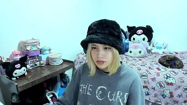 Snapshot of Akane-Mou chatting on 09-15-25, 07:08 Akane-Mou online show from 09-15-25, 07:08