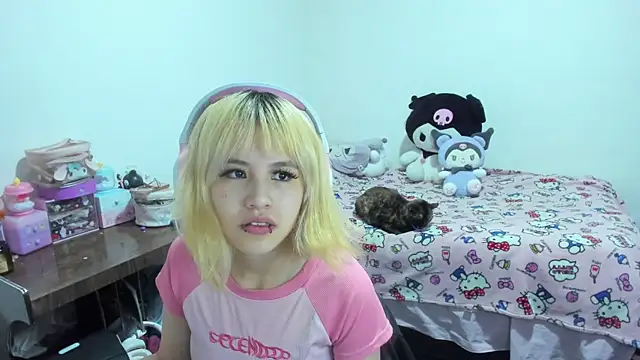 Snapshot of Akane-Mou chatting on 09-18-25, 06:37 Akane-Mou online show from 09-18-25, 06:37