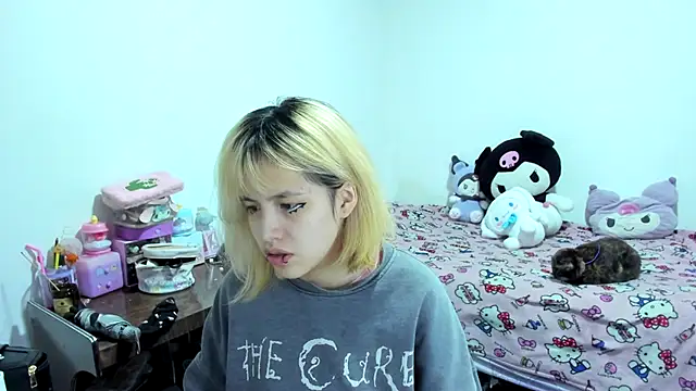 Snapshot of Akane-Mou chatting on 09-26-25, 04:27 Akane-Mou online show from 09-26-25, 04:27