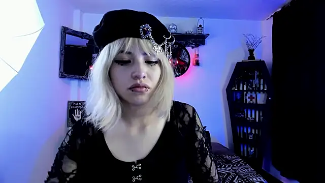 Snapshot of Akane-Mou chatting on 10-15-25, 11:38 Akane-Mou online show from 10-15-25, 11:38