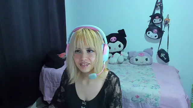 Snapshot of Akane-Mou chatting on 10-24-25, 03:25 Akane-Mou online show from 10-24-25, 03:25