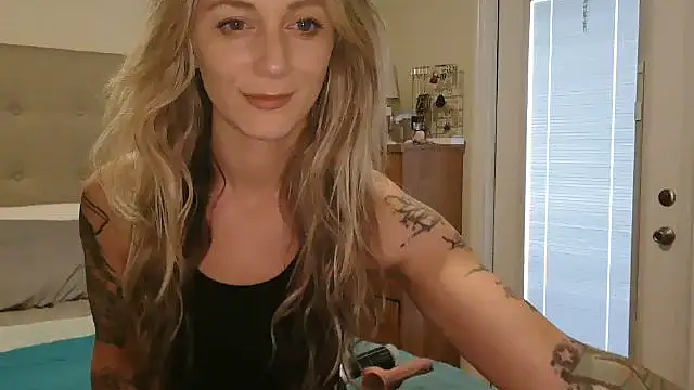 Snapshot of Heyitsmee33 chatting on 10-07-25, 11:29 Heyitsmee33 online show from 10-07-25, 11:29