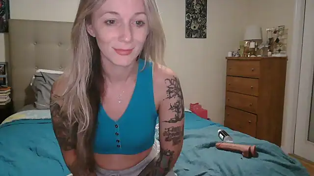 Snapshot of Heyitsmee33 chatting on 10-21-25, 10:27 Heyitsmee33 online show from 10-21-25, 10:27