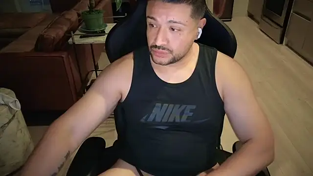 HungandThickLatin online show from 10-11-25, 01:49