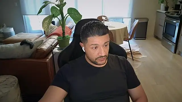 HungandThickLatin online show from 10-25-25, 12:29