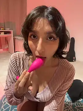 Snapshot of aurora_xoxo chatting on 12-13-24, 04:43 aurora xoxo online show from 12-13-24, 04:43