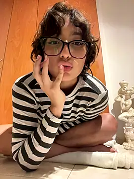 Snapshot of aurora_xoxo chatting on 09-20-25, 02:56 aurora xoxo online show from 09-20-25, 02:56