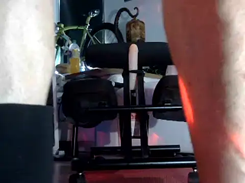 Snapshot of OSIRlS chatting on 12-16-24, 09:52 OSIRlS online show from 12-16-24, 09:52