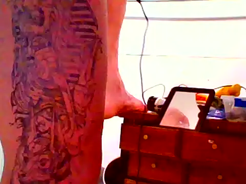 Snapshot of OSIRlS chatting on 09-25-25, 01:04 OSIRlS online show from 09-25-25, 01:04