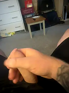 Snapshot of Averagematt1991 chatting on 12-02-25, 03:18 Averagematt1991 online show from 12-02-25, 03:18