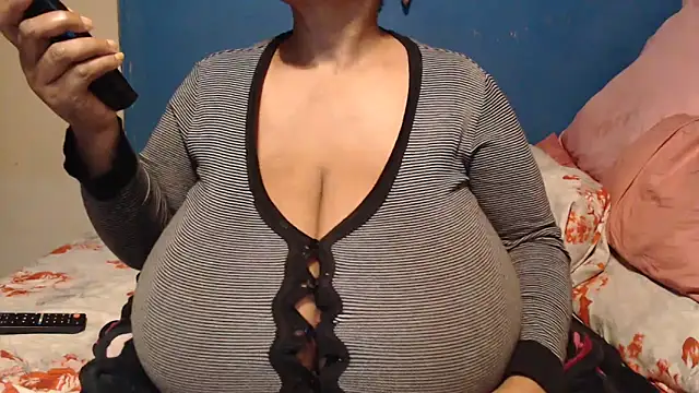 CUTEFIRMMELONSS online show from 10-09-25, 05:00