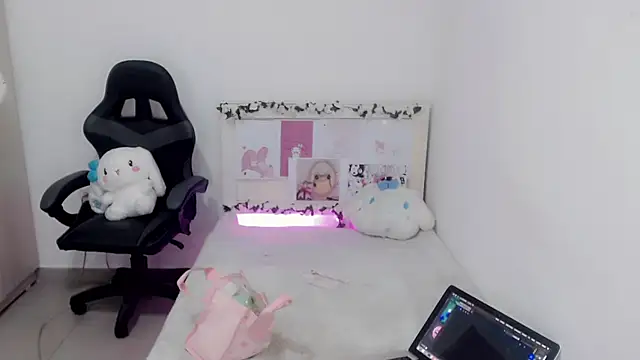 Snapshot of Youlittlepervertt_ chatting on 01-04-25, 01:21 Youlittlepervertt online show from 01-04-25, 01:21