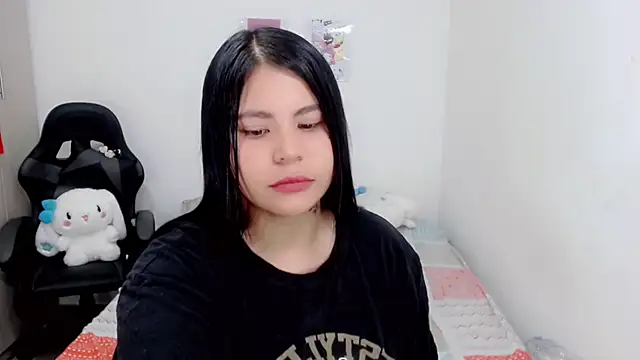 Snapshot of Youlittlepervertt_ chatting on 02-24-25, 10:47 Youlittlepervertt online show from 02-24-25, 10:47