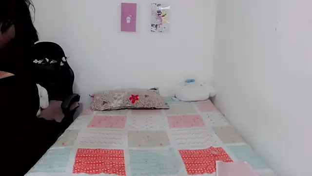 Snapshot of Youlittlepervertt_ chatting on 03-08-25, 05:07 Youlittlepervertt online show from 03-08-25, 05:07