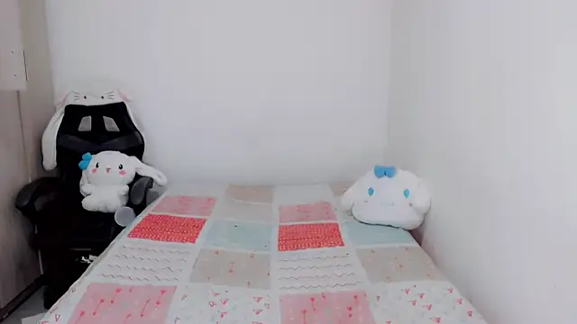 Snapshot of Youlittlepervertt_ chatting on 10-21-25, 10:43 Youlittlepervertt online show from 10-21-25, 10:43