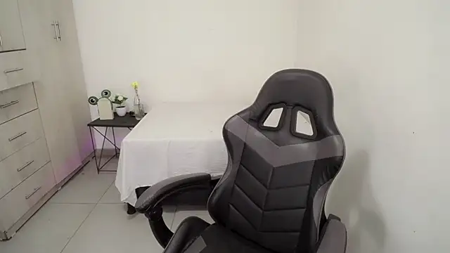 Snapshot of Youlittlepervertt_ chatting on 02-07-26, 01:42 Youlittlepervertt online show from 02-07-26, 01:42