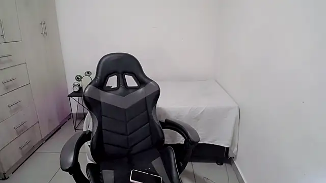 Snapshot of Youlittlepervertt_ chatting on 02-25-26, 11:25 Youlittlepervertt online show from 02-25-26, 11:25