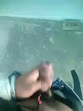 Snapshot of Deshilund9 chatting on 12-13-24, 08:41 Deshilund9 online show from 12-13-24, 08:41