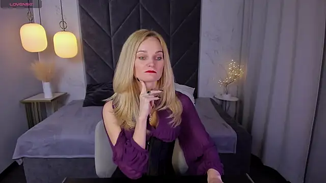 Snapshot of SaraSubtlety chatting on 09-13-25, 01:22 SaraSubtlety online show from 09-13-25, 01:22