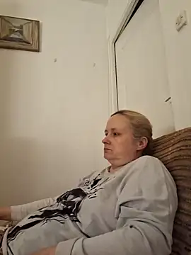 Snapshot of She-devilx chatting on 09-13-25, 09:03 She-devilx online show from 09-13-25, 09:03