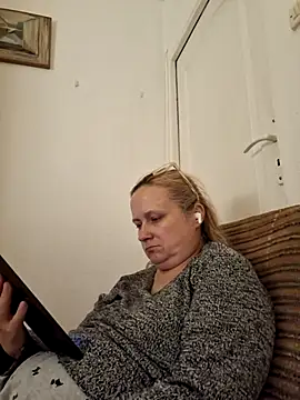 Snapshot of She-devilx chatting on 09-18-25, 09:06 She-devilx online show from 09-18-25, 09:06