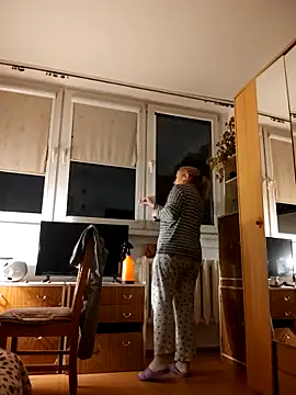 Snapshot of She-devilx chatting on 10-28-25, 09:28 She-devilx online show from 10-28-25, 09:28