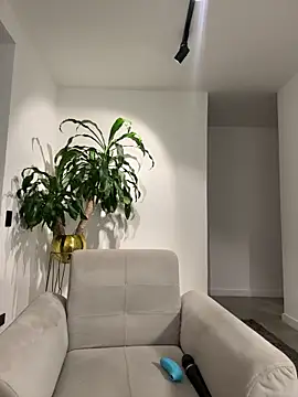 EllaSanz  online show from 03-04-25, 09:32