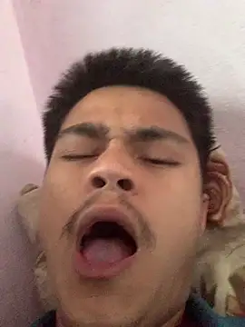 Snapshot of Hullax chatting on 02-09-26, 03:43 Hullax online show from 02-09-26, 03:43