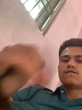 Snapshot of Hullax chatting on 02-15-26, 03:36 Hullax online show from 02-15-26, 03:36