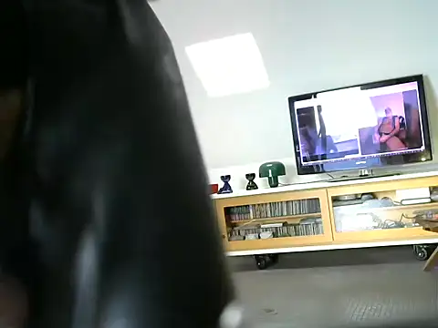 Snapshot of rodrigotof2000 chatting on 12-16-25, 10:20 rodrigotof2000 online show from 12-16-25, 10:20